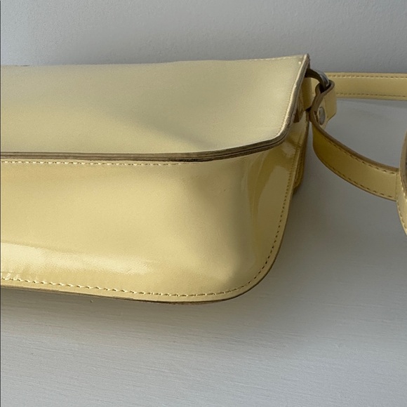 Heys - Garden Party Messenger Bag in Butter Yellow - Picture 5 of 10